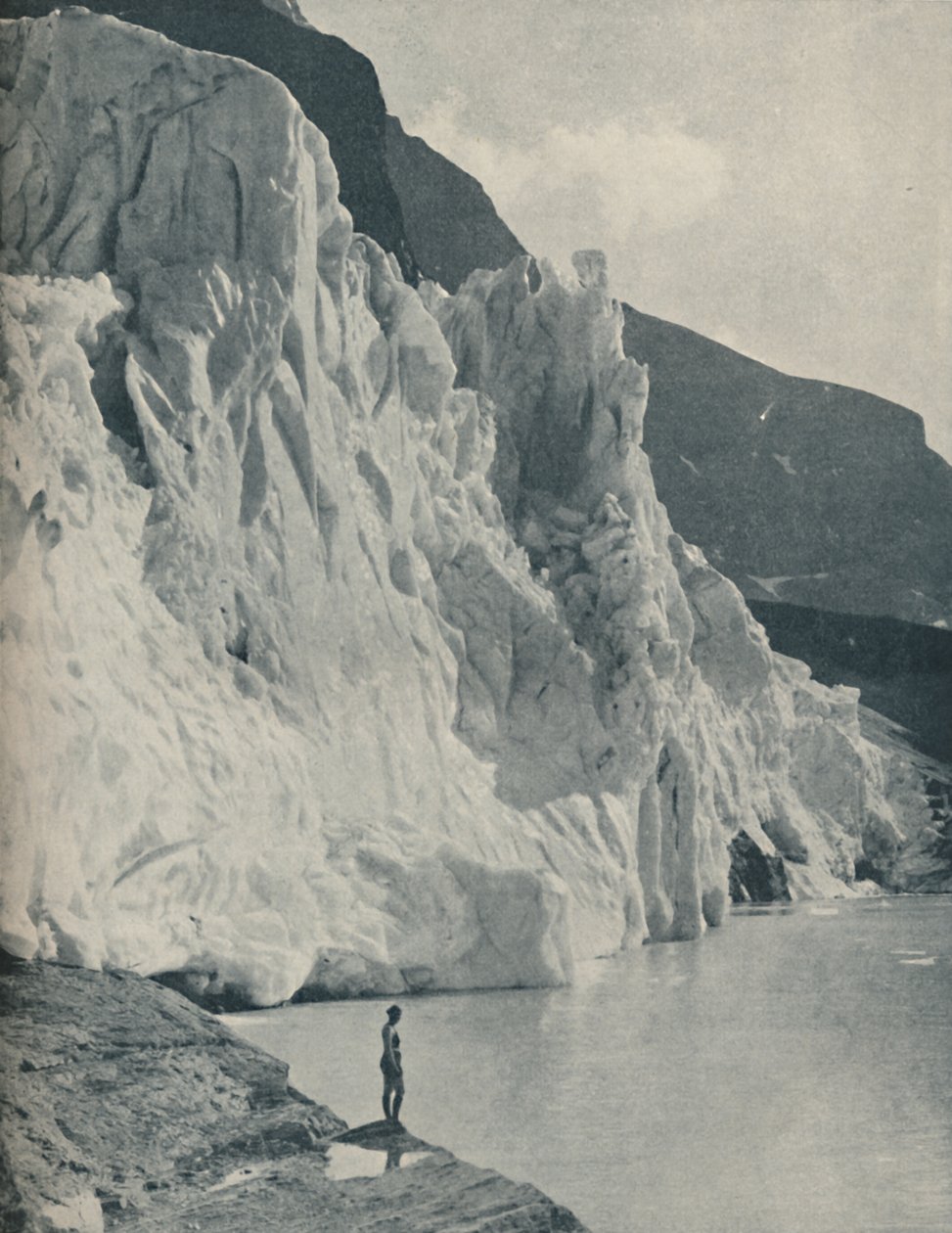 加拿大最高山峰上的翻滚的冰川和伯格湖》，约1935年 作者 蒙迪亚莱