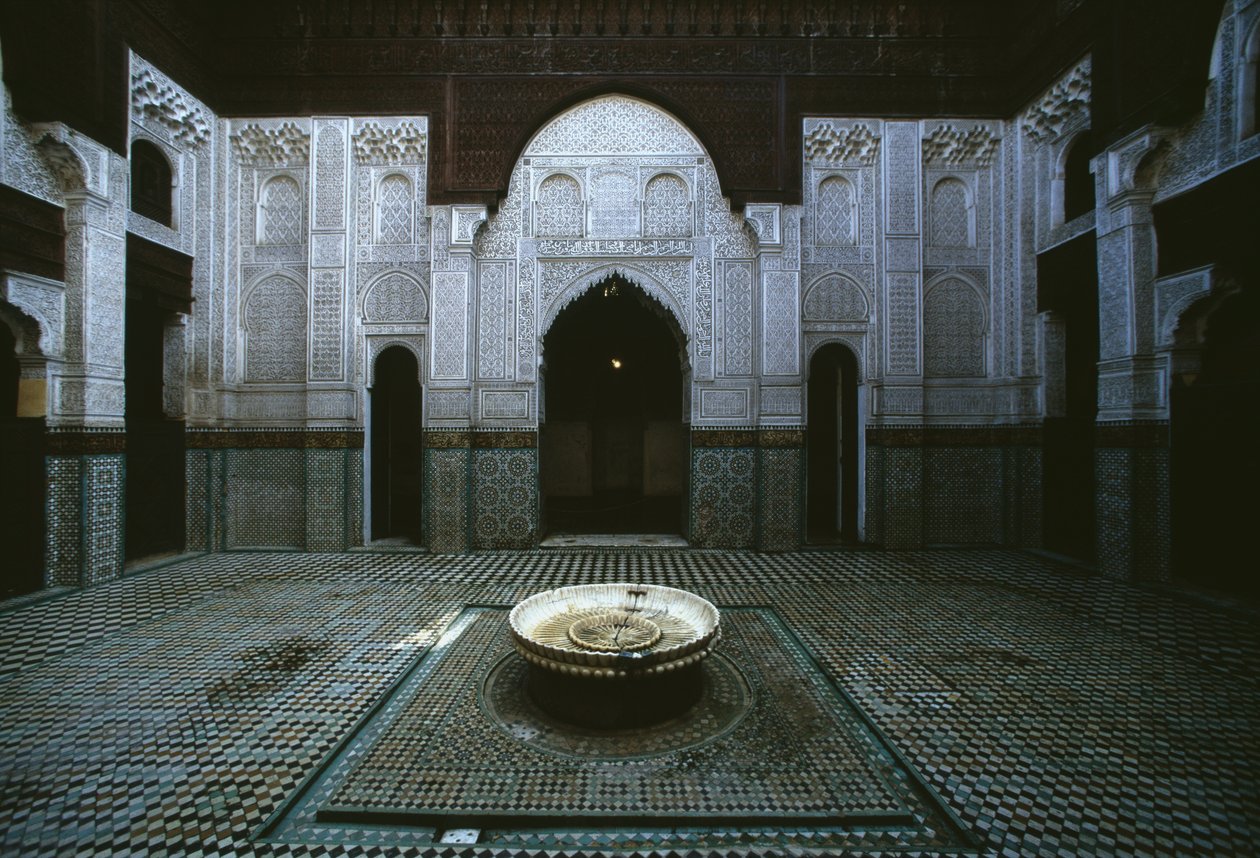 Madrasa Bou Inamia，庭院 作者 摩洛哥学校