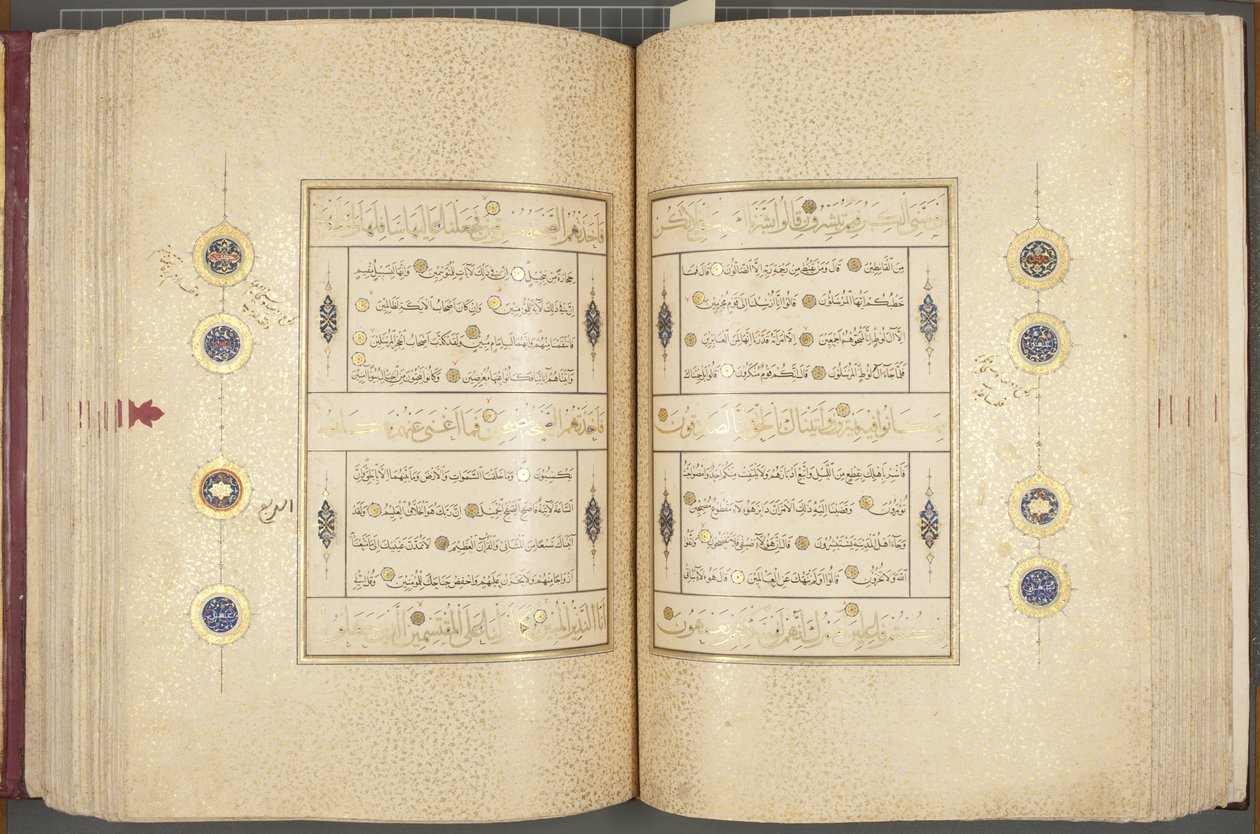 Fol 137 verso 183 recto，Timurid Quran，1441（纸上墨水和黄金） 作者 穆罕默德·穆明·阿卜杜拉·阿尔·穆万德