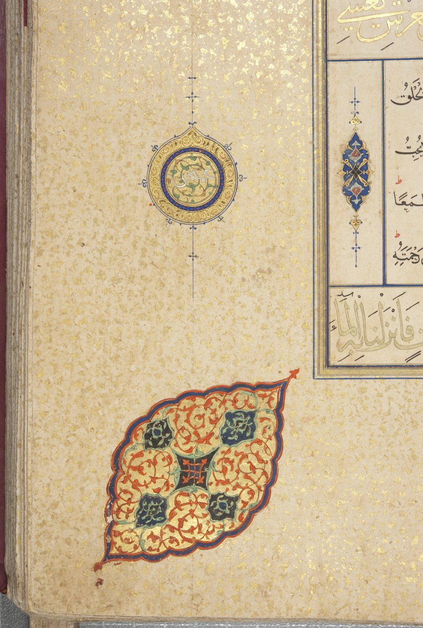 Fol 83 recto，Timurid Quran，1441（纸上墨水和黄金） 作者 穆罕默德·穆明·阿卜杜拉·阿尔·穆万德