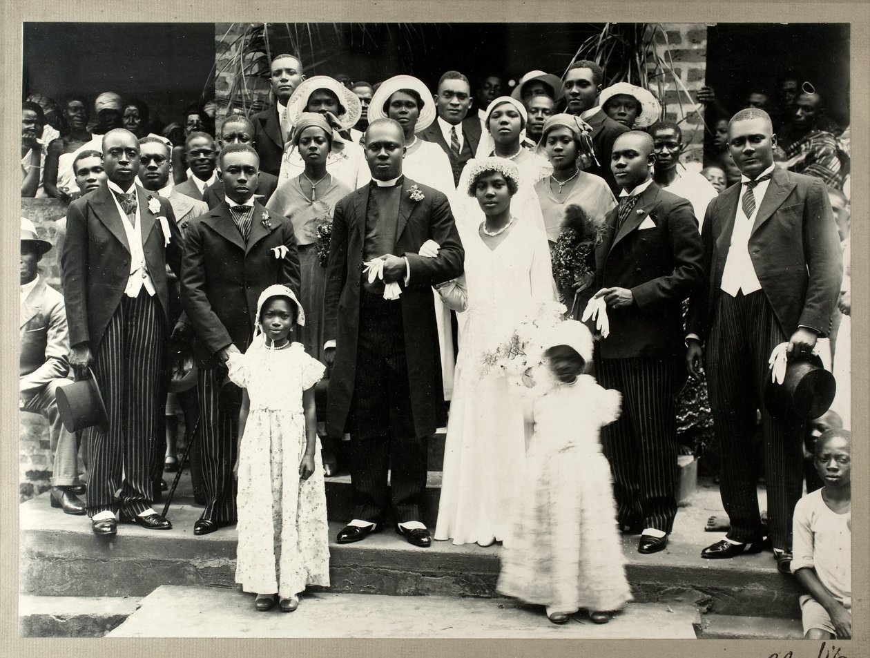 Revd Prempeh的婚礼，已故国王Prempeh的儿子和Mary Asafu-Adjaye小姐，c.1931（明胶银版） 作者 NT文员