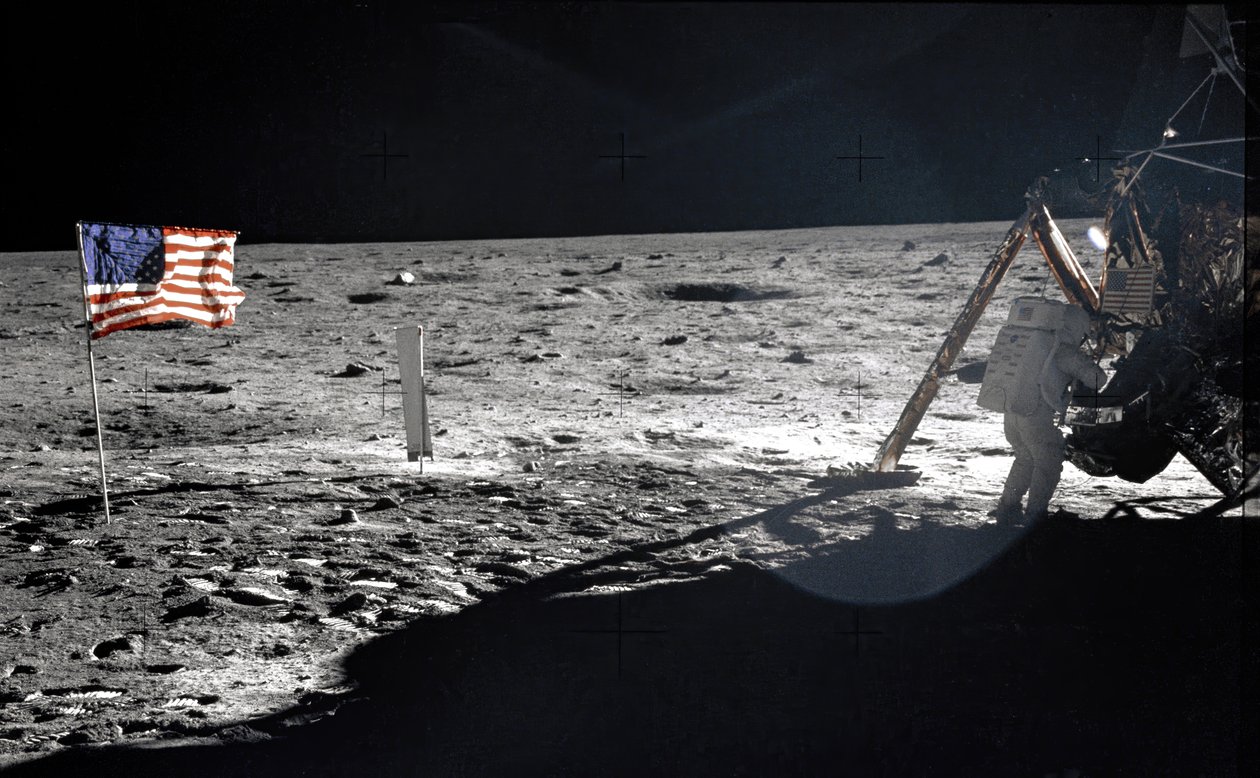 阿波罗11号--美国宇航局，1969年。 作者 NASA图片