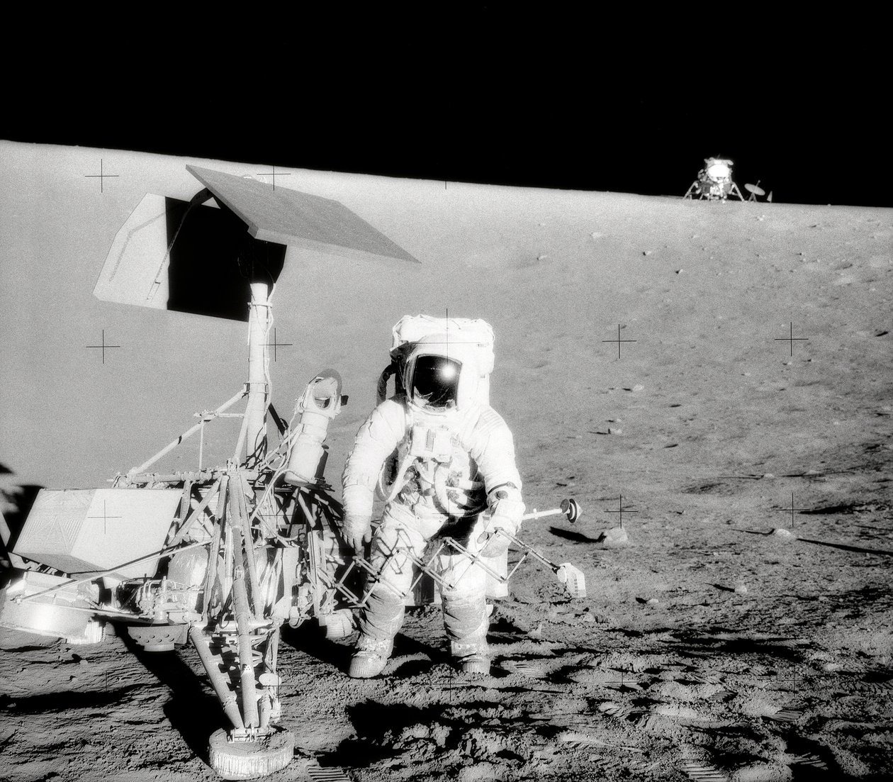 阿波罗12号--美国宇航局，1969年。 作者 NASA图片