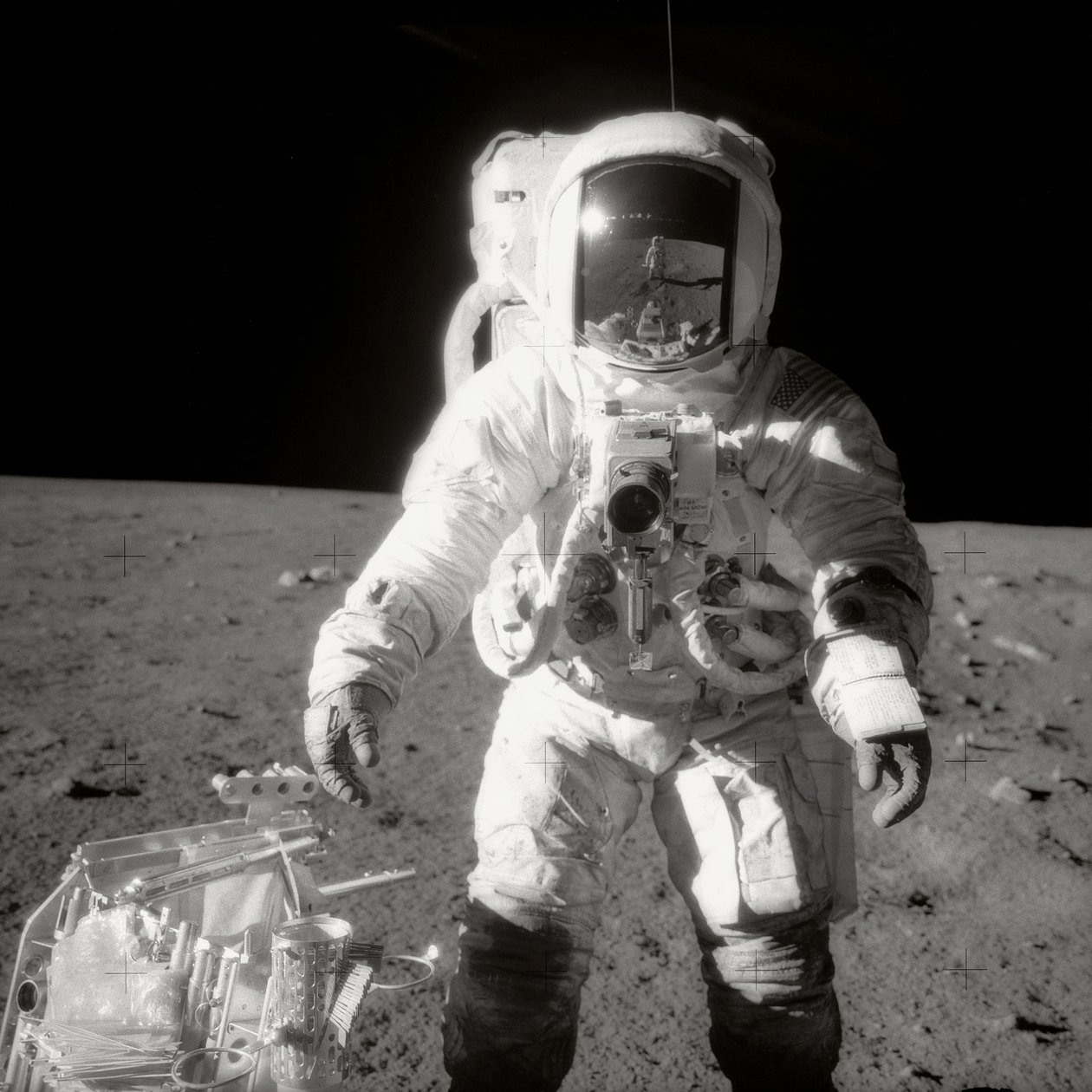 阿波罗12号--美国宇航局，1969年。 作者 NASA图片