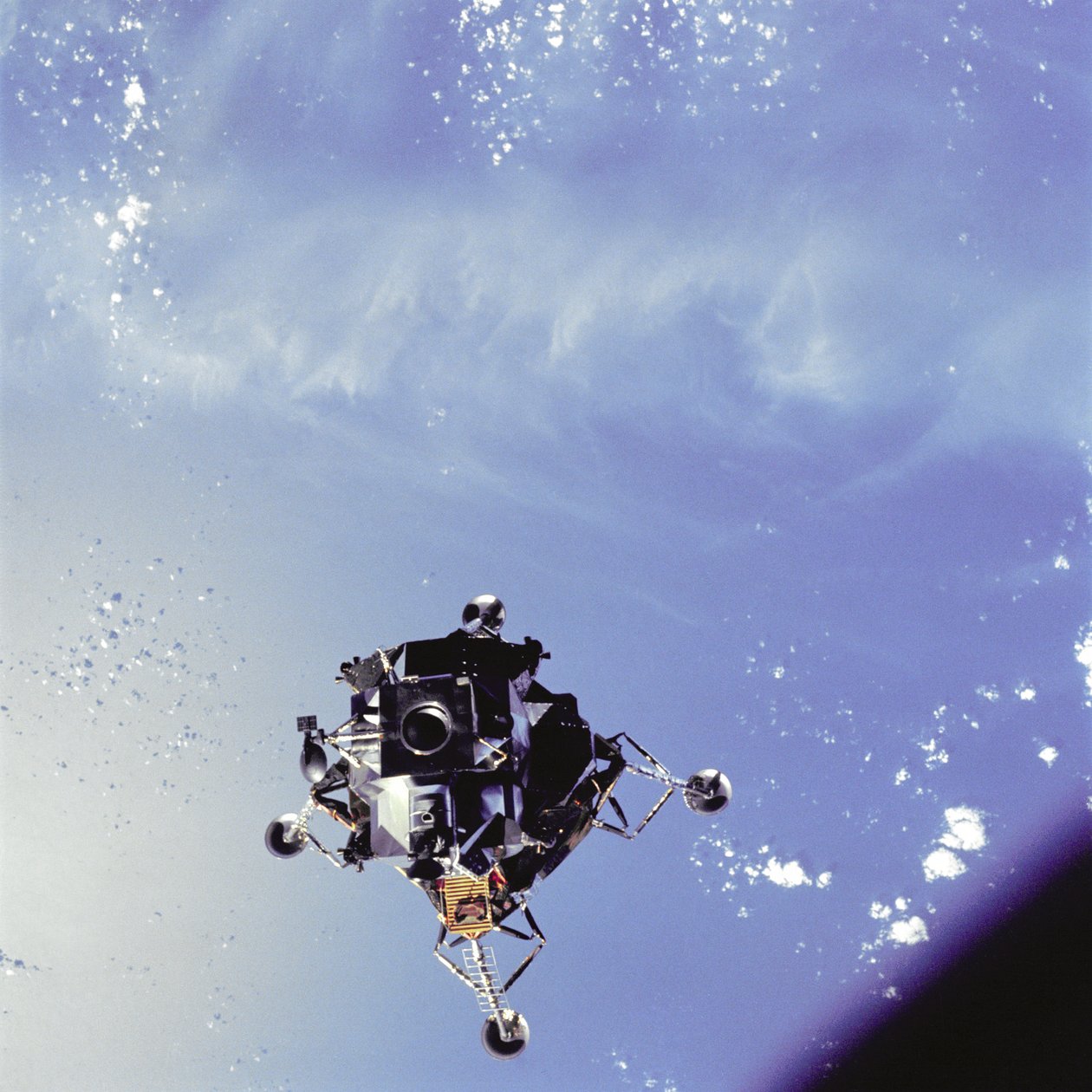 阿波罗9号--美国宇航局，1969年。 作者 NASA图片