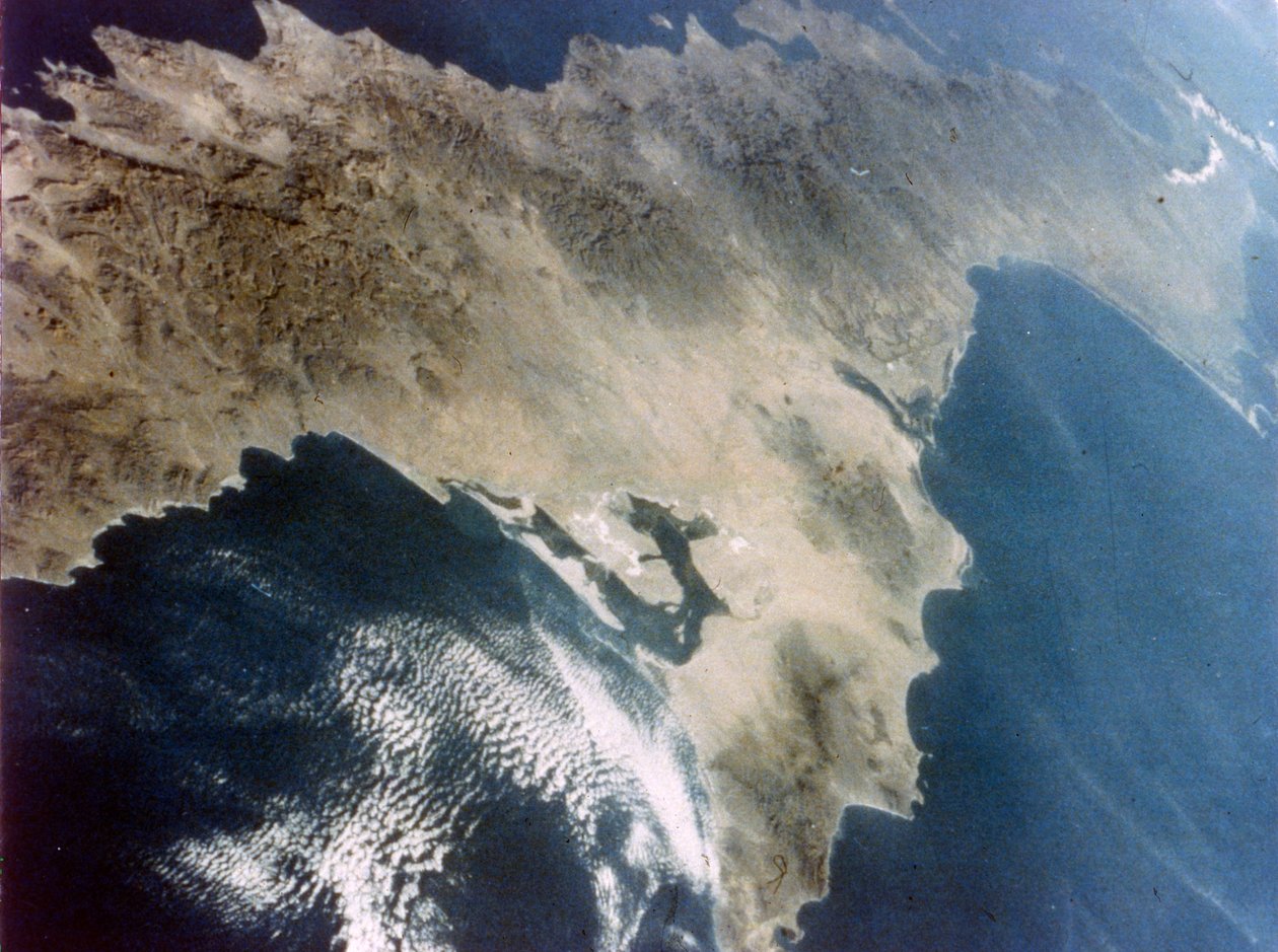1981年11月，从第二次航天飞机飞行中看到的下加利福尼亚。 作者 NASA图片
