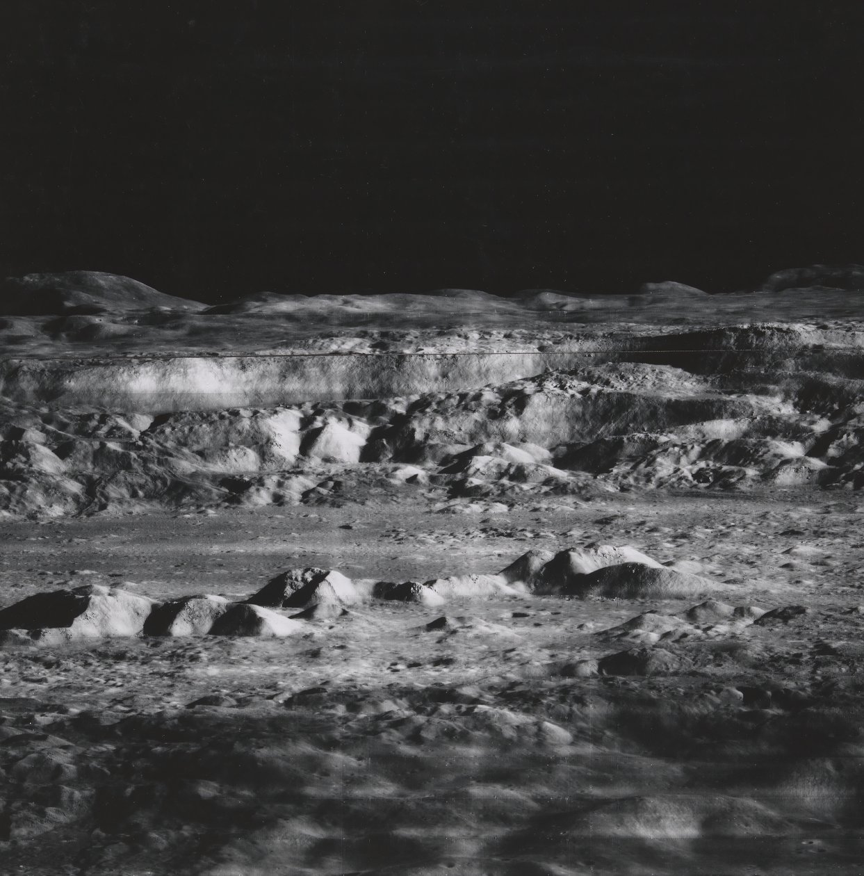 哥白尼火山口的特写，24434。 作者 NASA图片