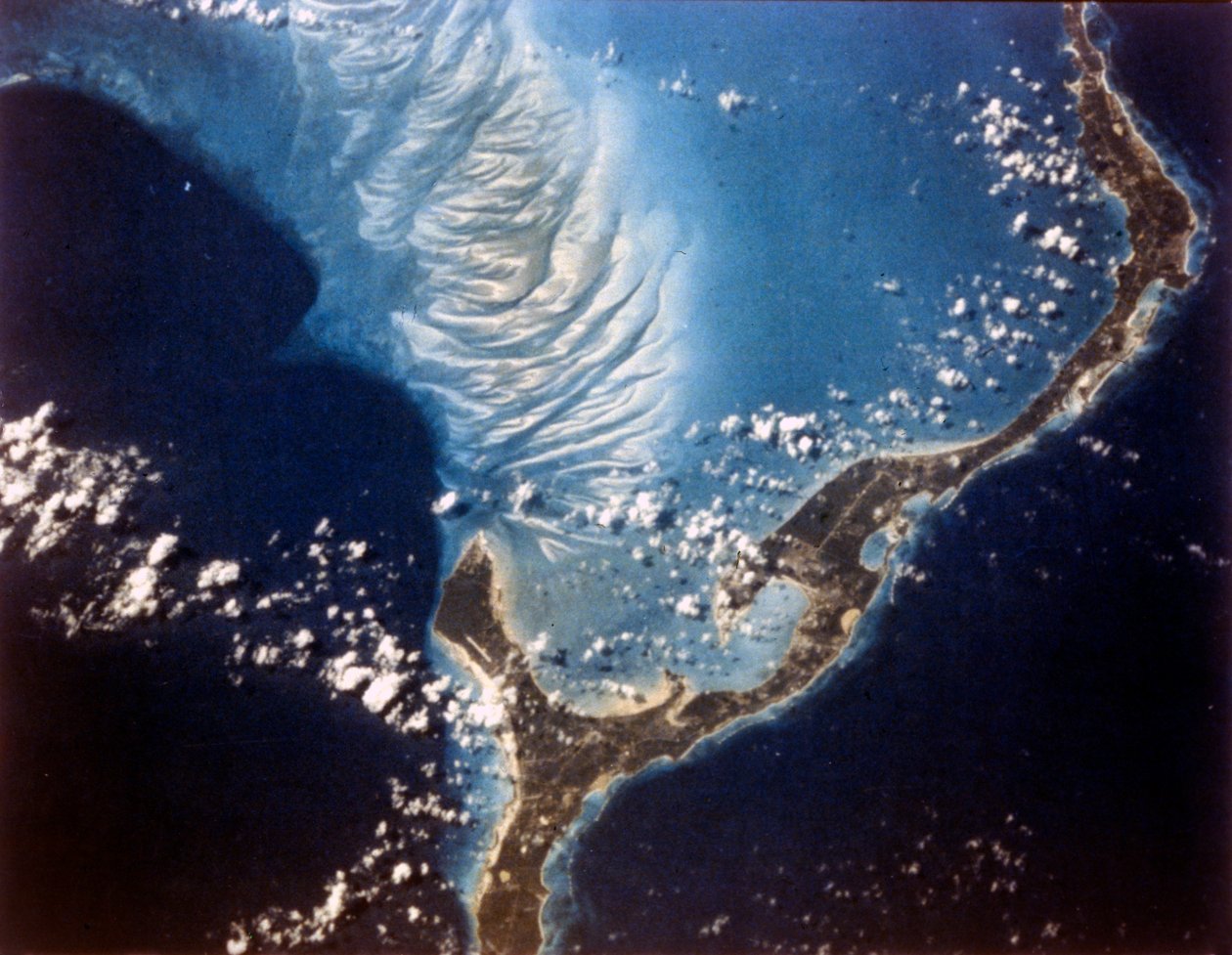 从太空看地球--巴哈马的Eleuthera岛，约1980年代。 作者 NASA图片