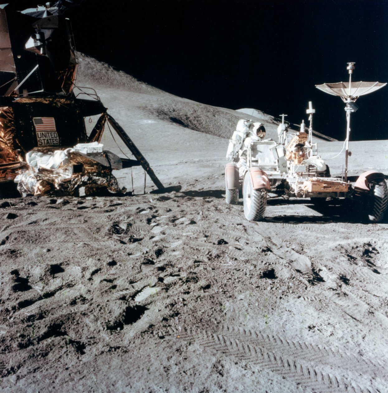 詹姆斯·欧文（James Irwin）1930-1991年，1971年阿波罗（Apollo 15）期间使用月球漫游车。 作者 NASA图片