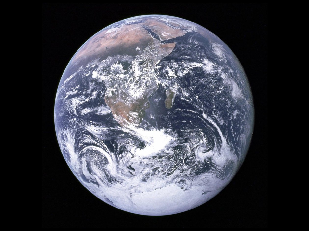 蓝宝石--从太空看地球，1972年12月7日。   作者 NASA图片