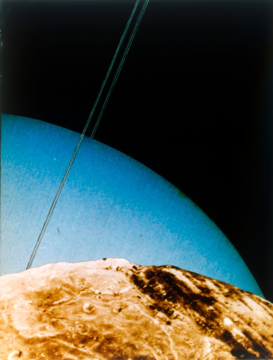 从米兰达看到的天王星，1986年。 作者 NASA图片