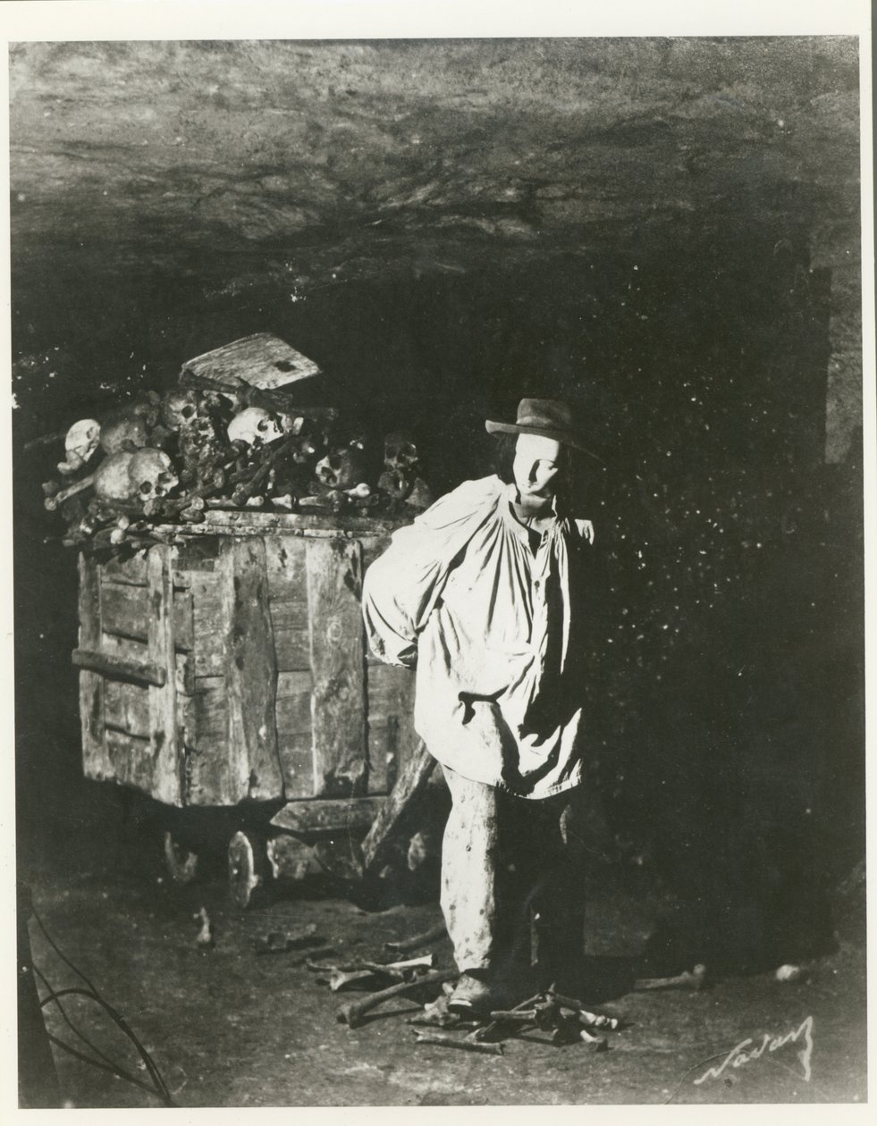 地下墓穴内部，巴黎，1861年 作者 纳达尔