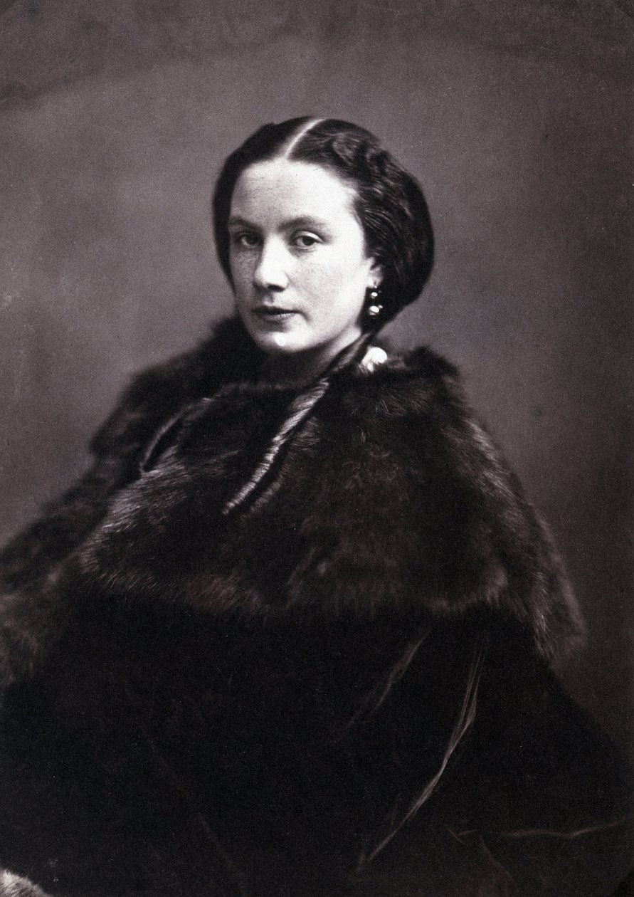 Portrait of Madame Pichat. Portrait of a chic woman wearing English buckles with a fur coat. Photograph by Gaspard Felix Tournachon dit Felix Nadar (1820-1910) 作者 纳达尔
