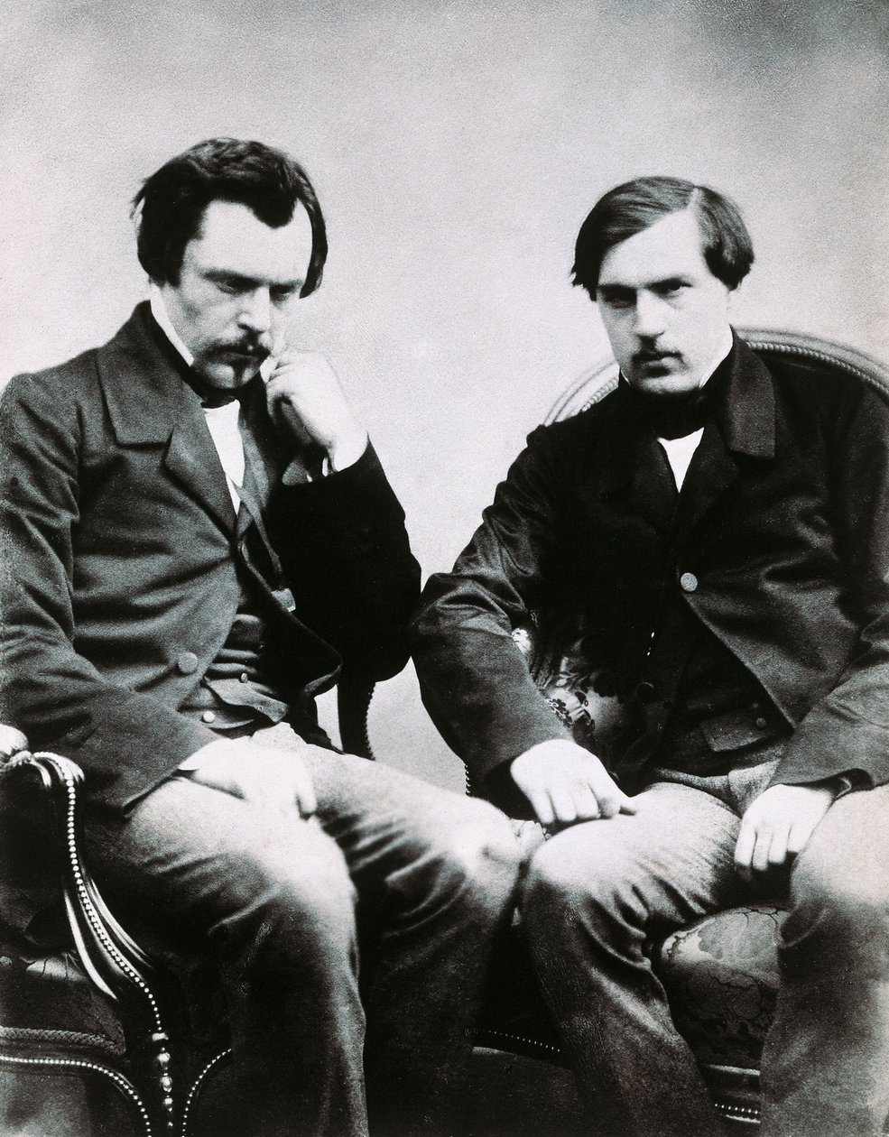 法国作家埃德蒙-德-龚古尔（1822-1896）和朱尔-胡特-德-龚古尔（1830-1870）兄弟，照片由费利克斯-纳达尔（1820-1910）拍摄。 作者 纳达尔