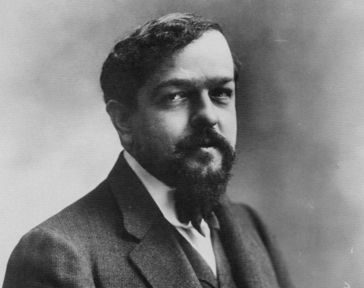 法国作曲家克劳德·德彪西（Claude Debussy），1909年 作者 纳达尔