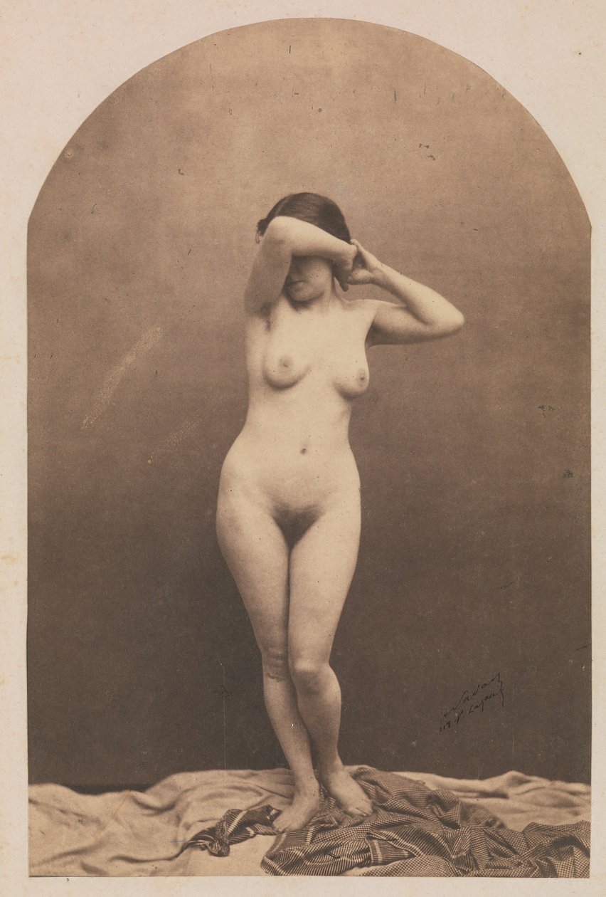 [站立的女性裸体]，1860-61。 作者 纳达尔