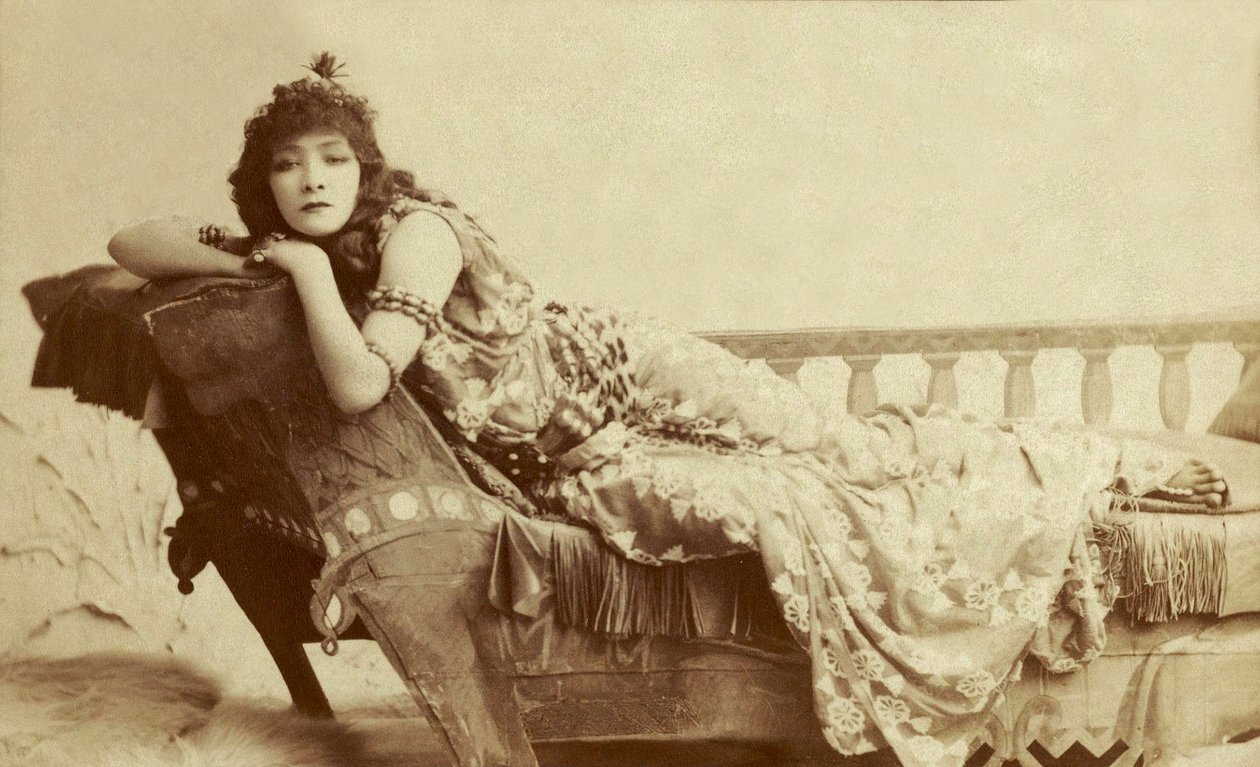 莎拉伯恩哈特的肖像作为埃及艳后，1891年 作者 拿破仑·萨罗尼（Napoleon Sarony）