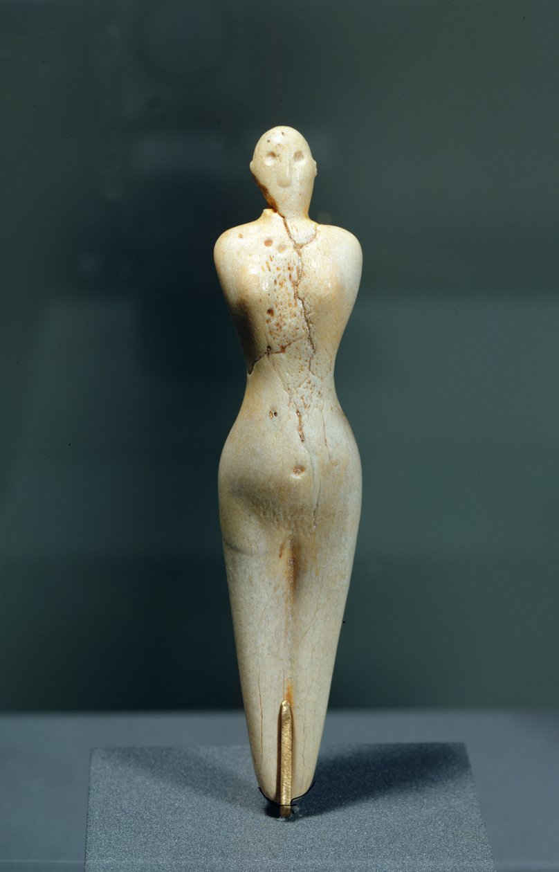女性雕像（鳄鱼骨） 作者 纳卡达一世时期埃及