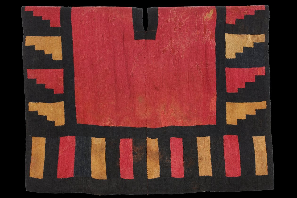 Unku采用交错和线性设计 作者 纳斯卡·瓦里（Nasca Huari）风格