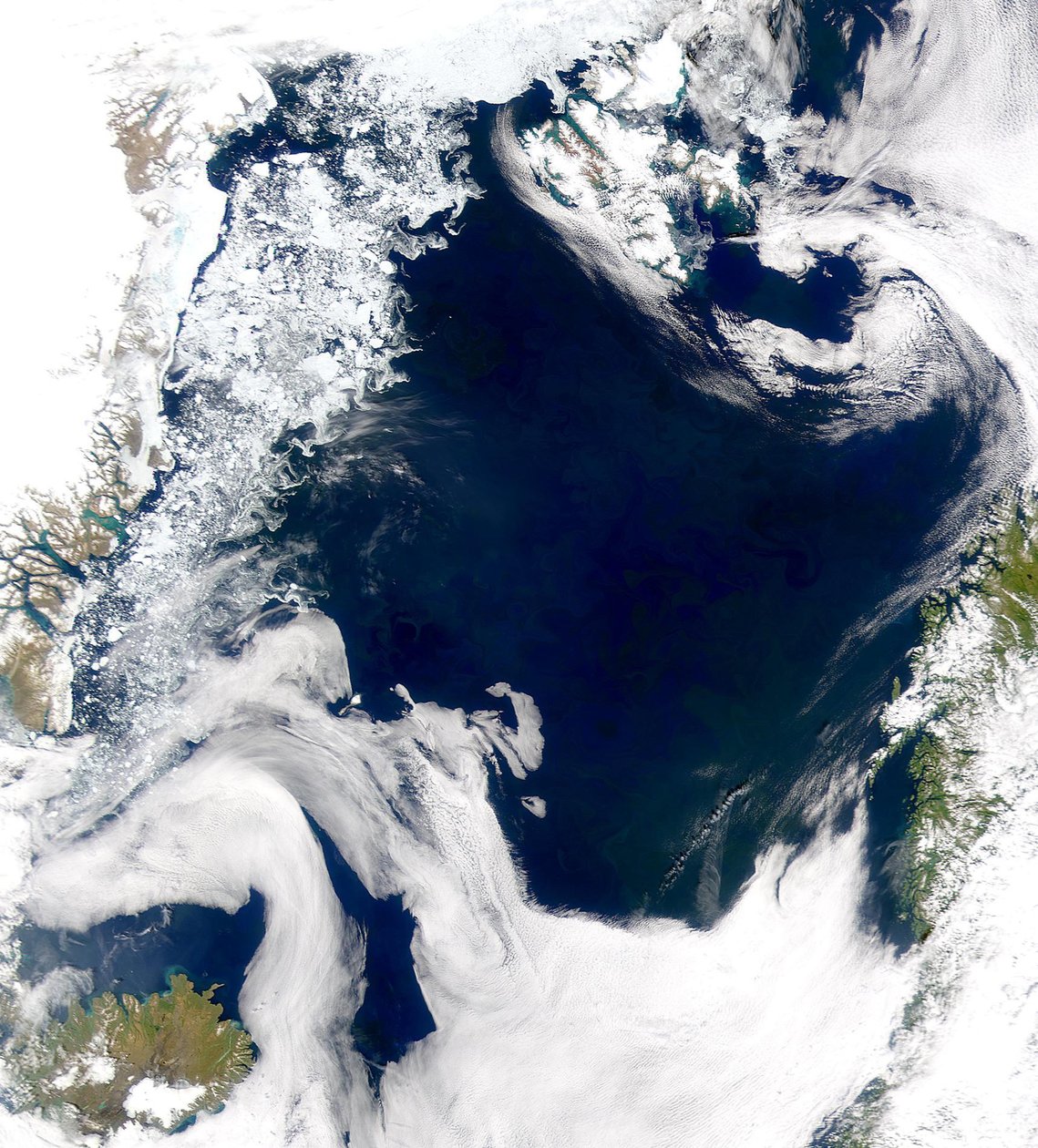 由SeaWiFS项目，NASAGoddard太空飞行中心和ORBIMAGE提供的信用这张SeaWiFS图像显示了格陵兰海和挪威海的寒冷，富饶的水域。 作者 国家航空航天局国家航空航天局