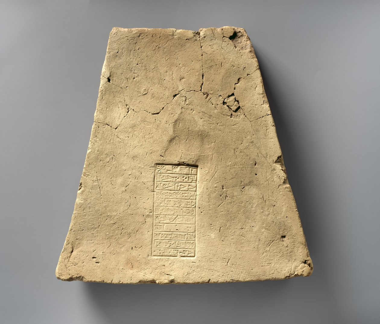 刻有Ashurbanipal铭文的砖块描述了Ekur的建筑工程，约公元前668–631年（陶瓷） 作者 新亚述人