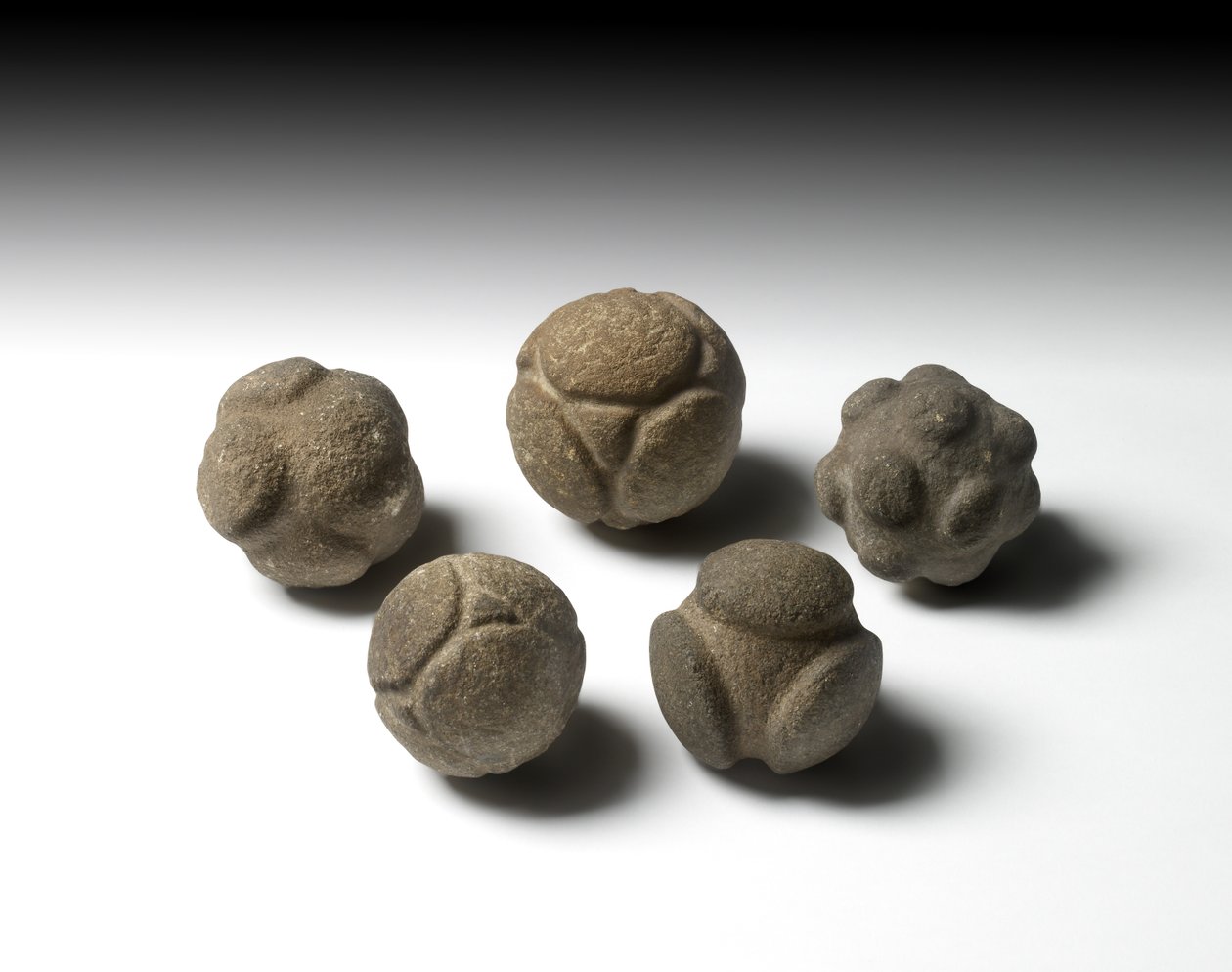雕刻球，新石器时代晚期，苏格兰，c.3750-2000 BC 作者 新石器时代