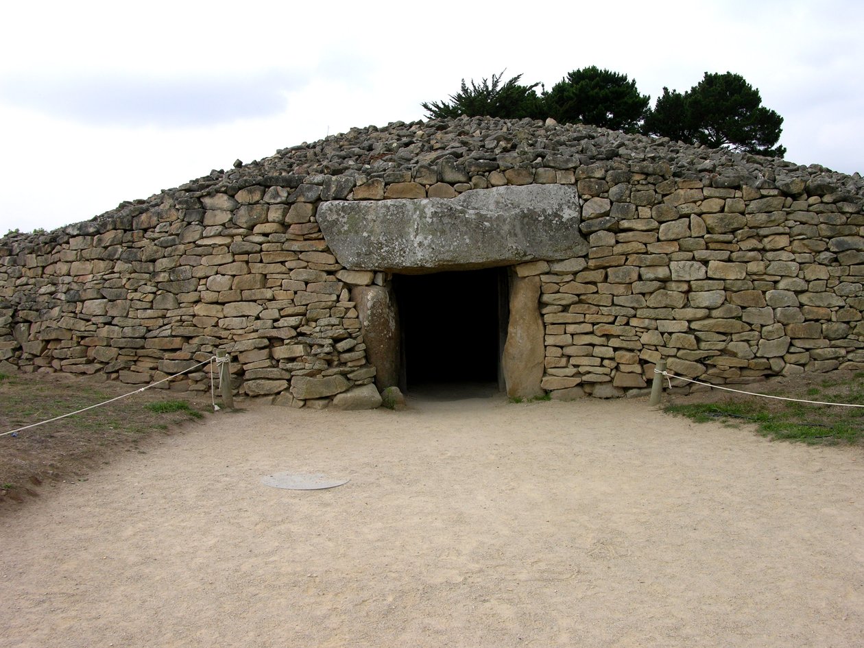1825年发现的通道墓地入口 作者 新石器时代