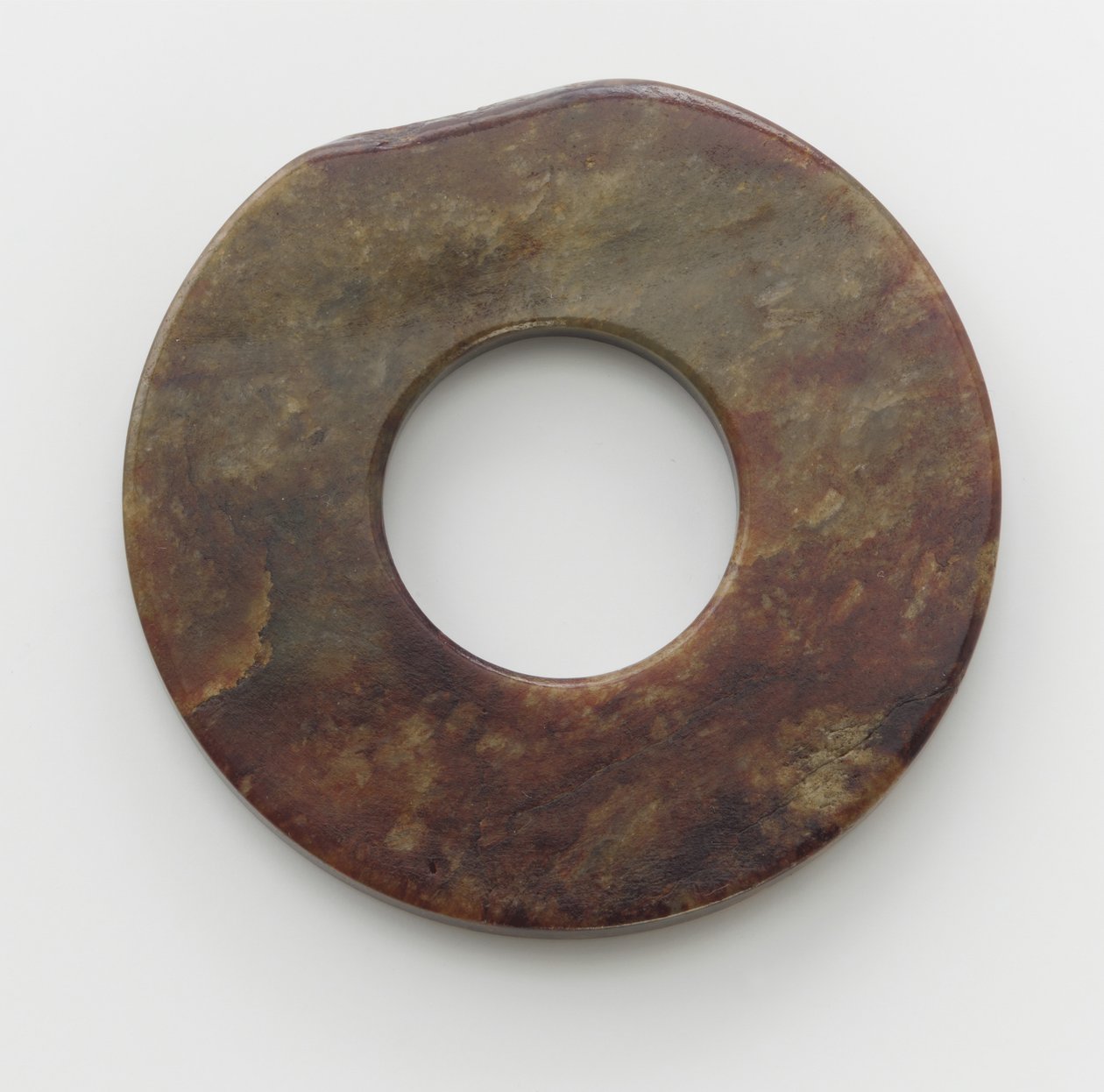 Disk (bi) Qijia Culture, c.2500-2000 BC (jade) 作者 新石器时代中文学校
