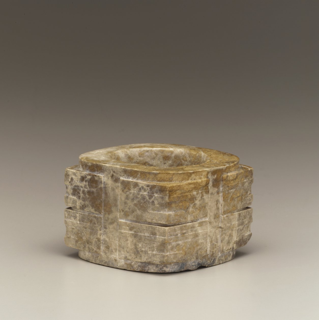 Short tube (cong) Lake Tai region, Liangzhu culture, 3300-2250 BC (jade) 作者 新石器时代中文学校