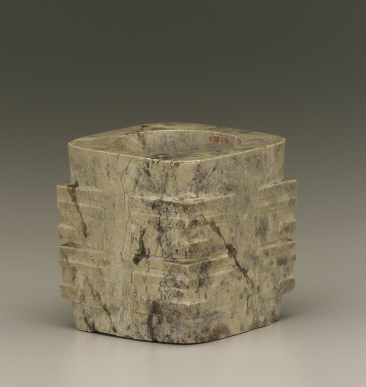 Short tube (cong) Lake Tai region, Liangzhu culture, 3300-2250 BC (jade) 作者 新石器时代中文学校