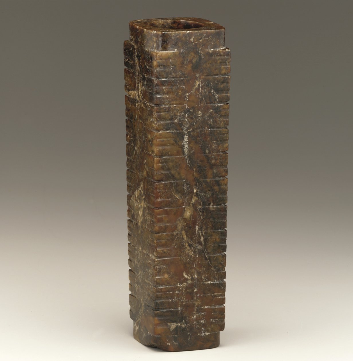 Tall tube (cong) Lake Tai region, Liangzhu culture, 3300-2250 BC  作者 新石器时代中文学校