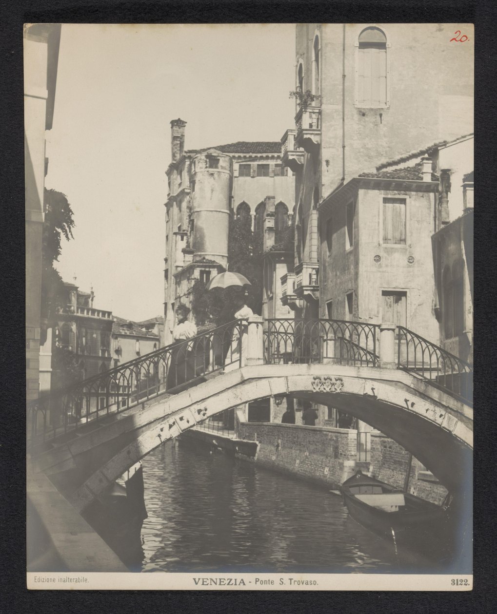威尼斯圣特罗瓦索桥
Venezia - Ponte S. Trovaso (物体上的标题) 作者 新摄影协会