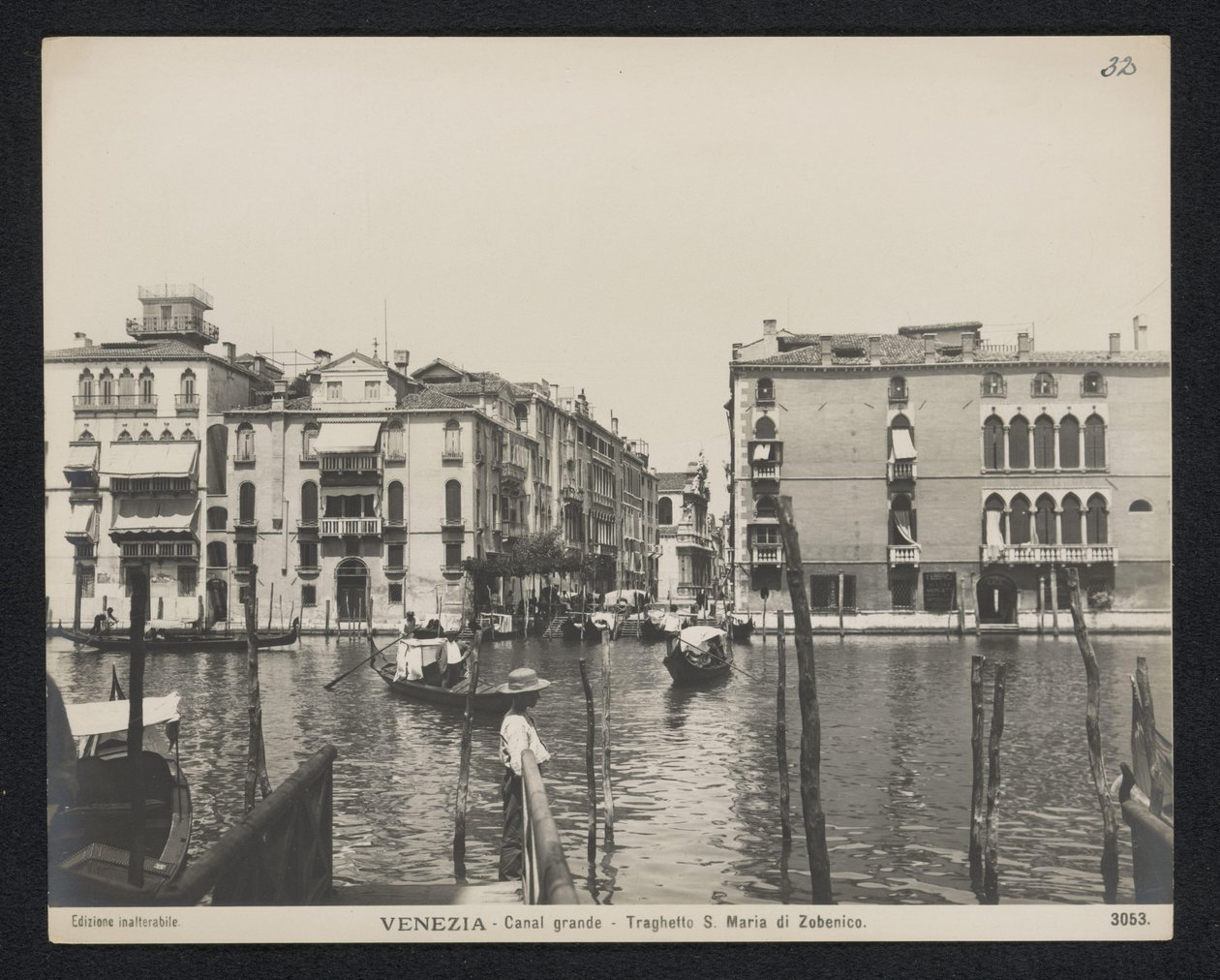 Veerboten naar de Chiesa di Santa Maria del Giglio te Venetië
Venezia - Canal Grande - Traghetto S. Maria di Zobenico (物体上的标题) 作者 新摄影协会