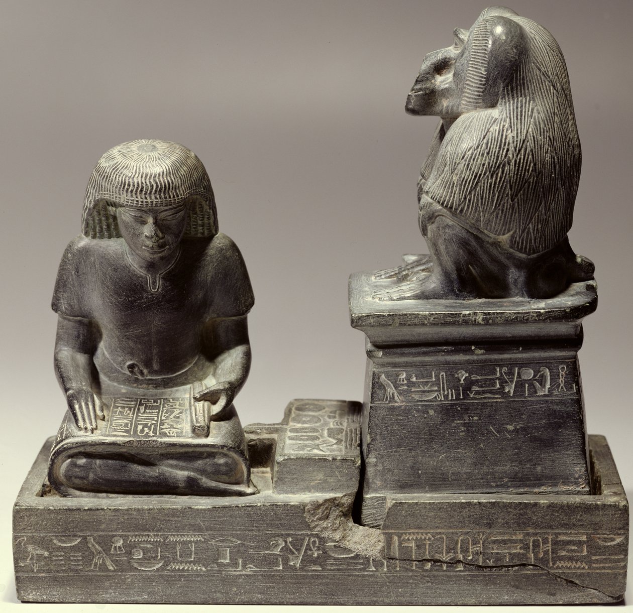 皇家抄写员Nebmertuf在月神Thoth（片岩）的保护下写作 作者 新王国埃及