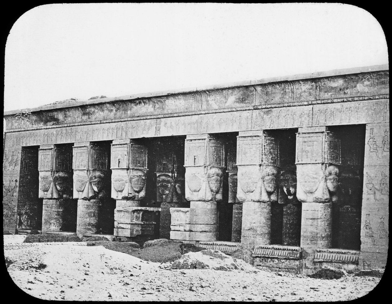 哈索尔神庙，埃及登德尔（dendera），建于1890年。 作者 牛顿公司