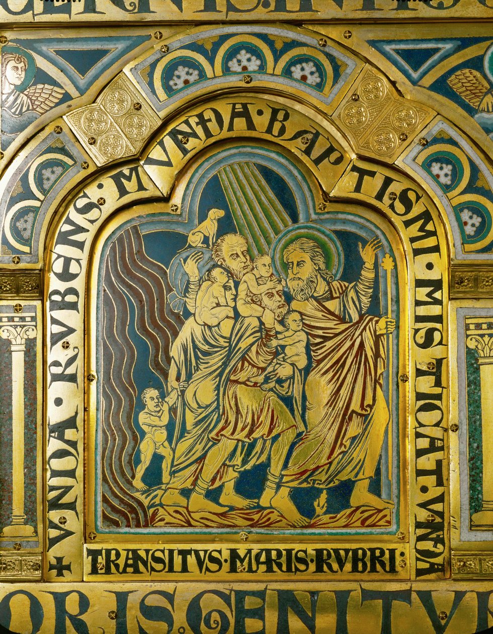 摩西引导以色列儿童穿越红海（champsleve-technique，镀金铜上的珐琅）。 作者 凡尔登的尼古拉斯