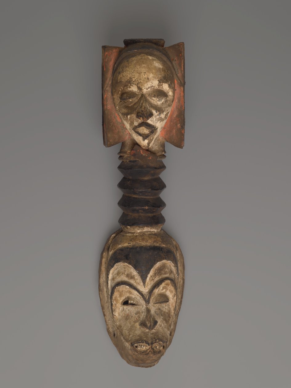 Okorossia面膜，Igbo（木材，颜料） 作者 尼日利亚学校