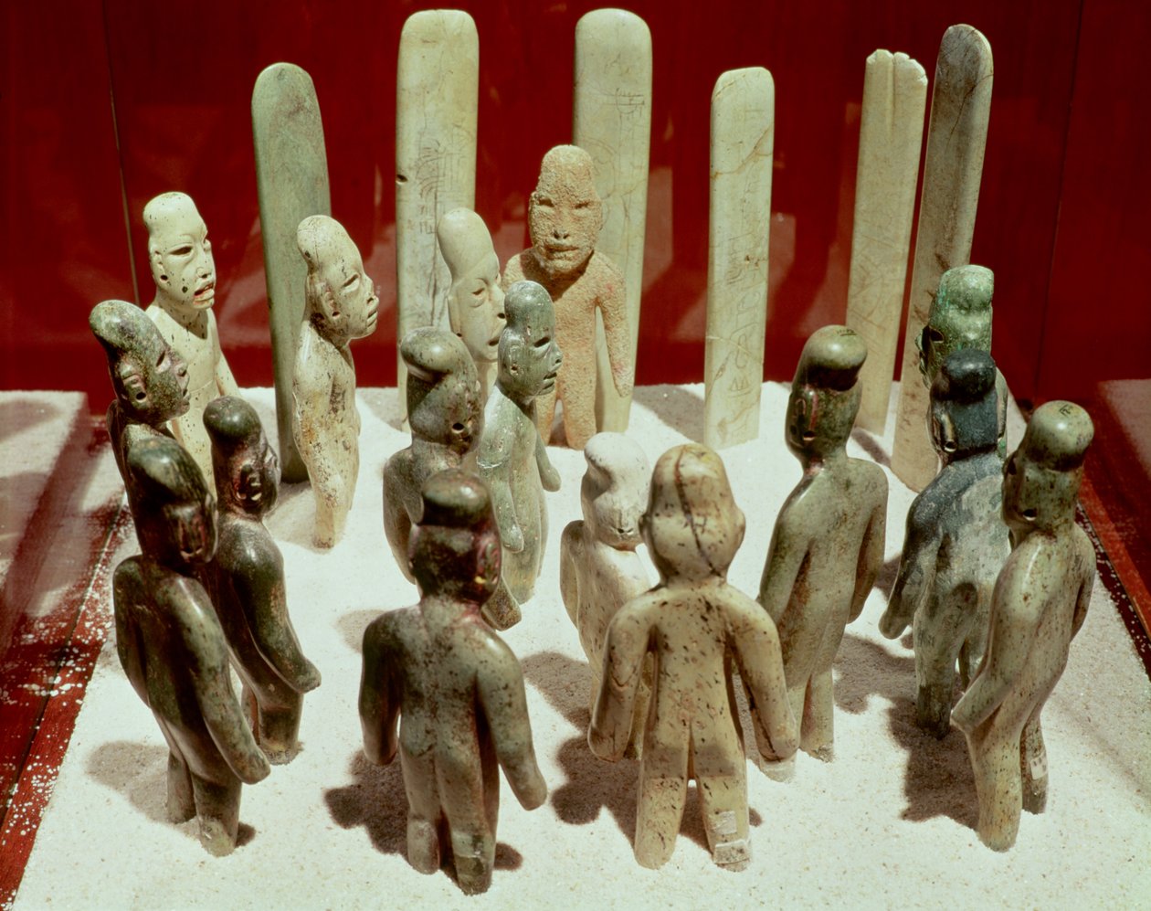 提供十六位男性人物，分别来自La Venta，Tabasco，Pre-Classic Period，BC 9世纪至公元1世纪（玉） 作者 奥尔梅克