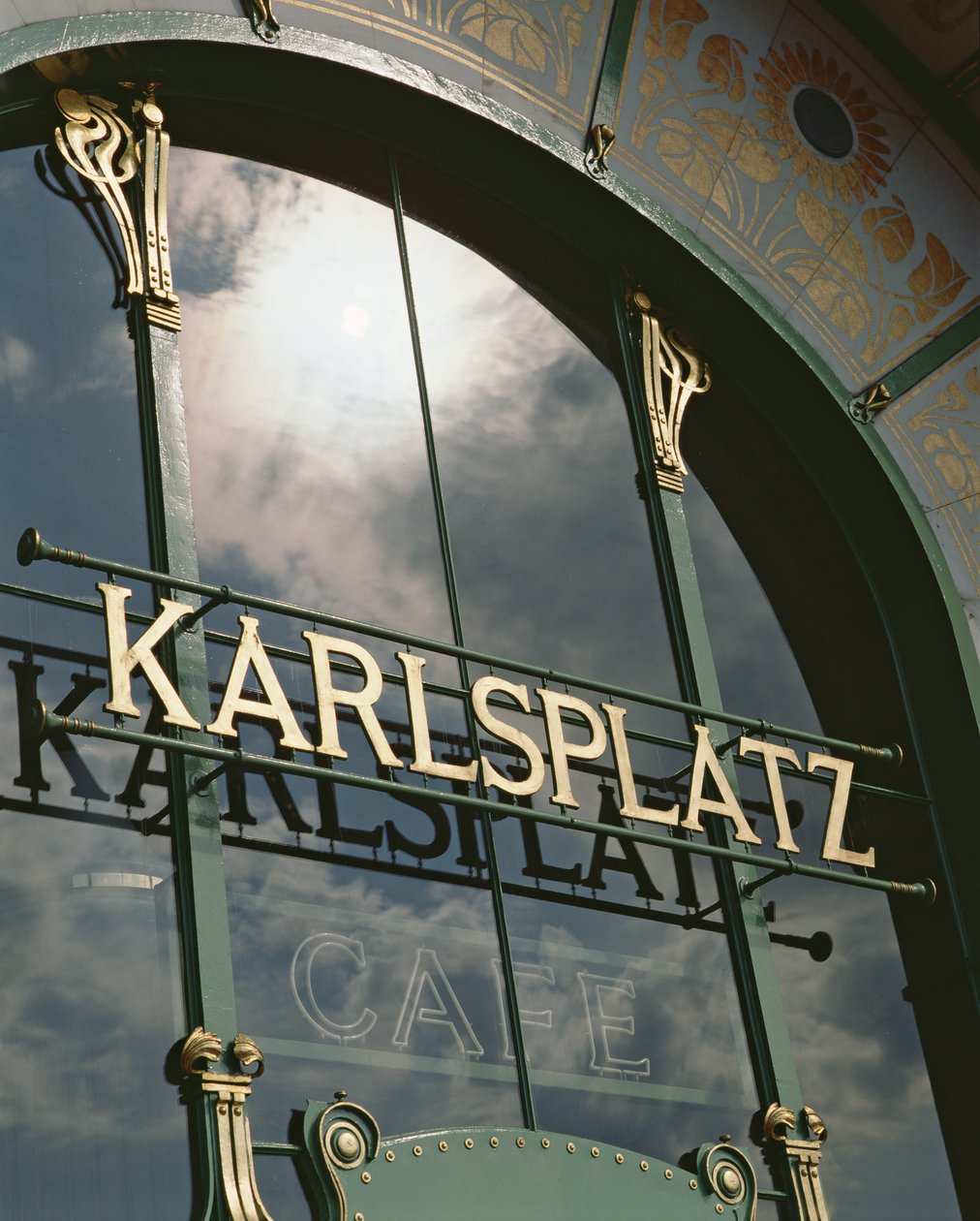 Karsplatz Cafe，建于1899年 作者 奥托·瓦格纳（Otto Wagner）
