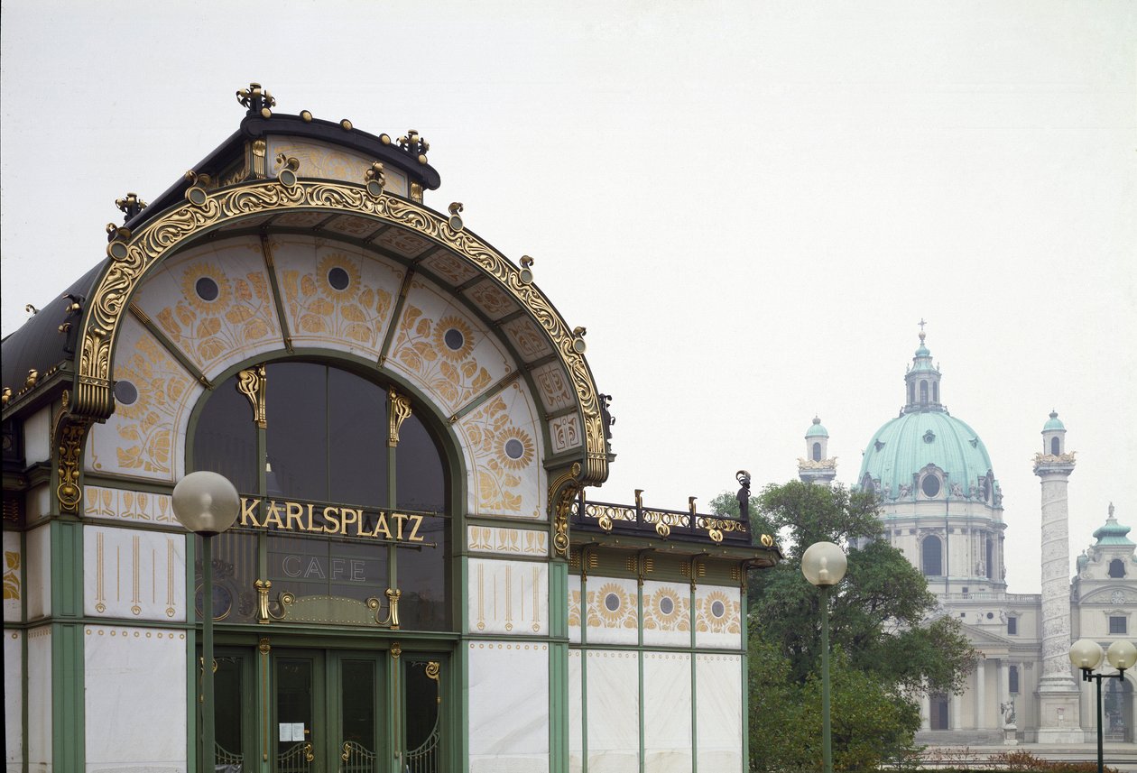 新艺术风格：由建筑师 Otto Wagner (1841-1918) (Viennese Secession) 1894-1899 年在奥地利维也纳制作的 Karlsplatz 地铁站（现为咖啡馆）亭子的景色 作者 奥托·瓦格纳（Otto Wagner）