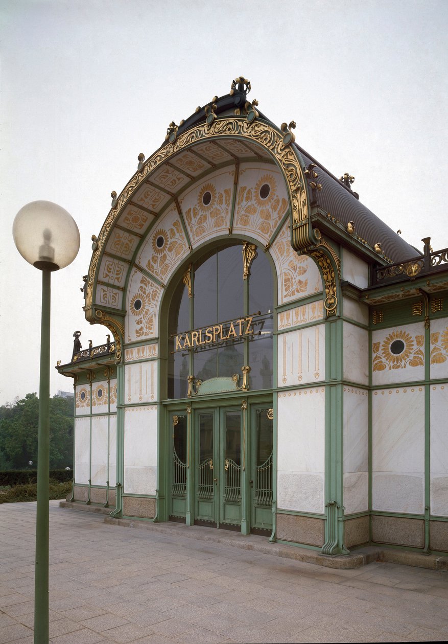 新艺术风格：由建筑师 Otto Wagner (1841-1918) (Viennese Secession) 1894-1899 年在奥地利维也纳制作的 Karlsplatz 地铁站（现为咖啡馆）亭子的景色 作者 奥托·瓦格纳（Otto Wagner）