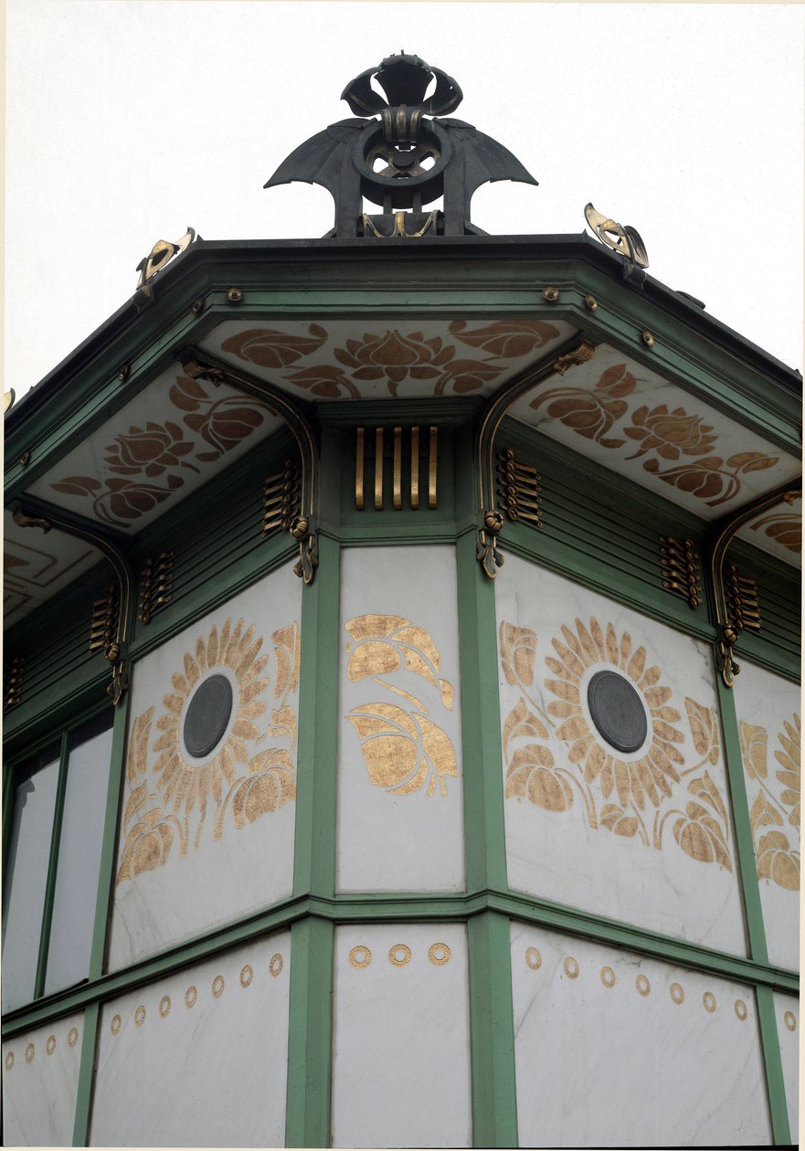 新艺术风格：由建筑师 Otto Wagner (1841-1918) (Viennese Secession) 1894-1899 年在奥地利维也纳制作的 Karlsplatz 地铁站（现为咖啡馆）亭子的景色 作者 奥托·瓦格纳（Otto Wagner）