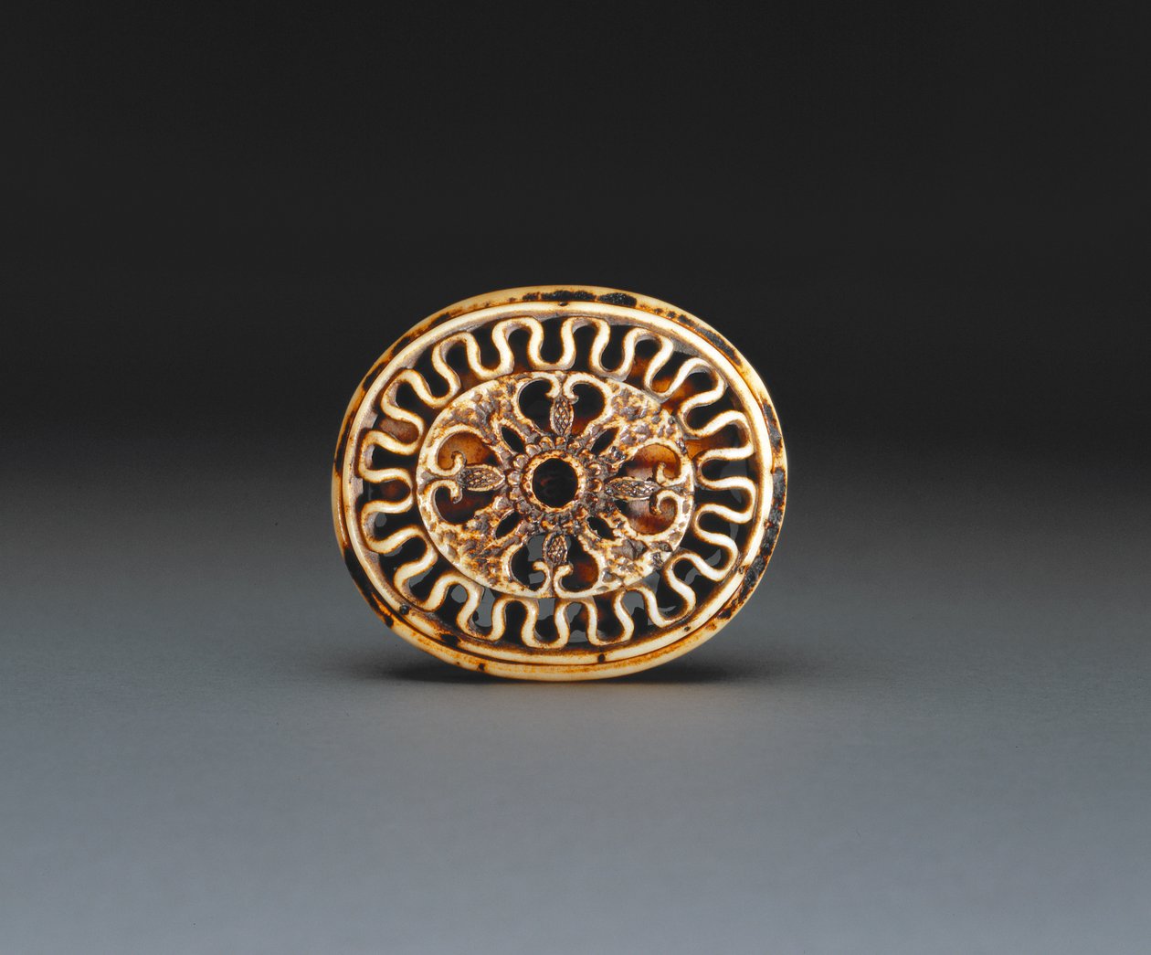 netsuke的基础，c.1860-70（雄鹿）（见205916） 作者 尾崎国际