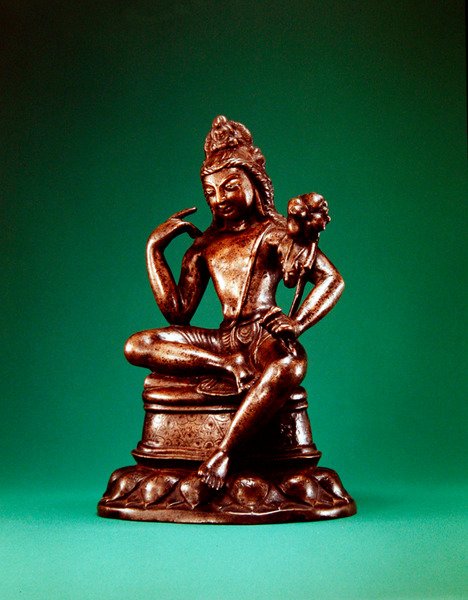 Padmapani Lokeshvara 坐在冥想中，7世纪上半叶（镶嵌银和铜的青铜）（另见394854）。 作者 巴基斯坦学校