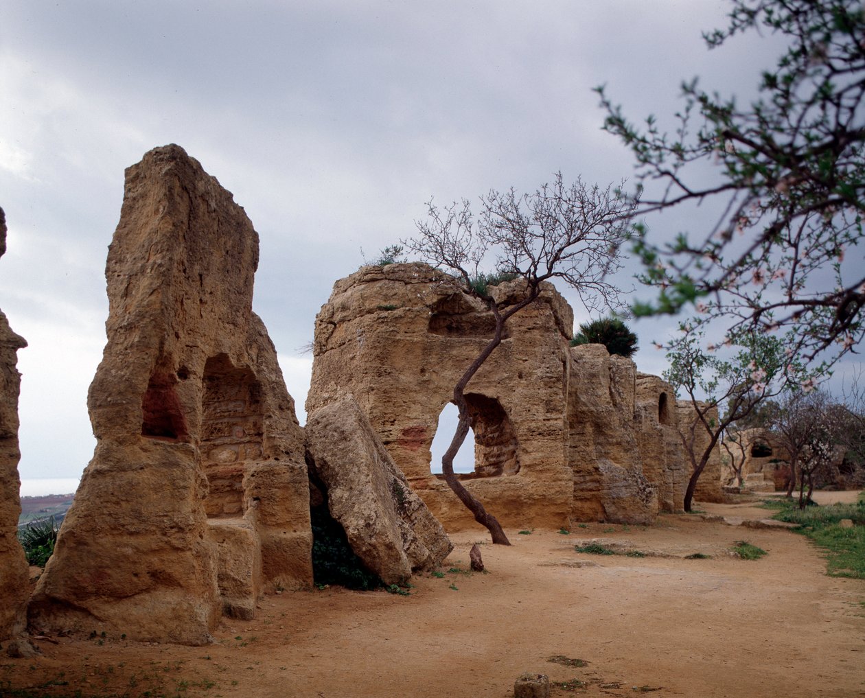 View of paleochristian necropolis, 4th century 作者 古基督教