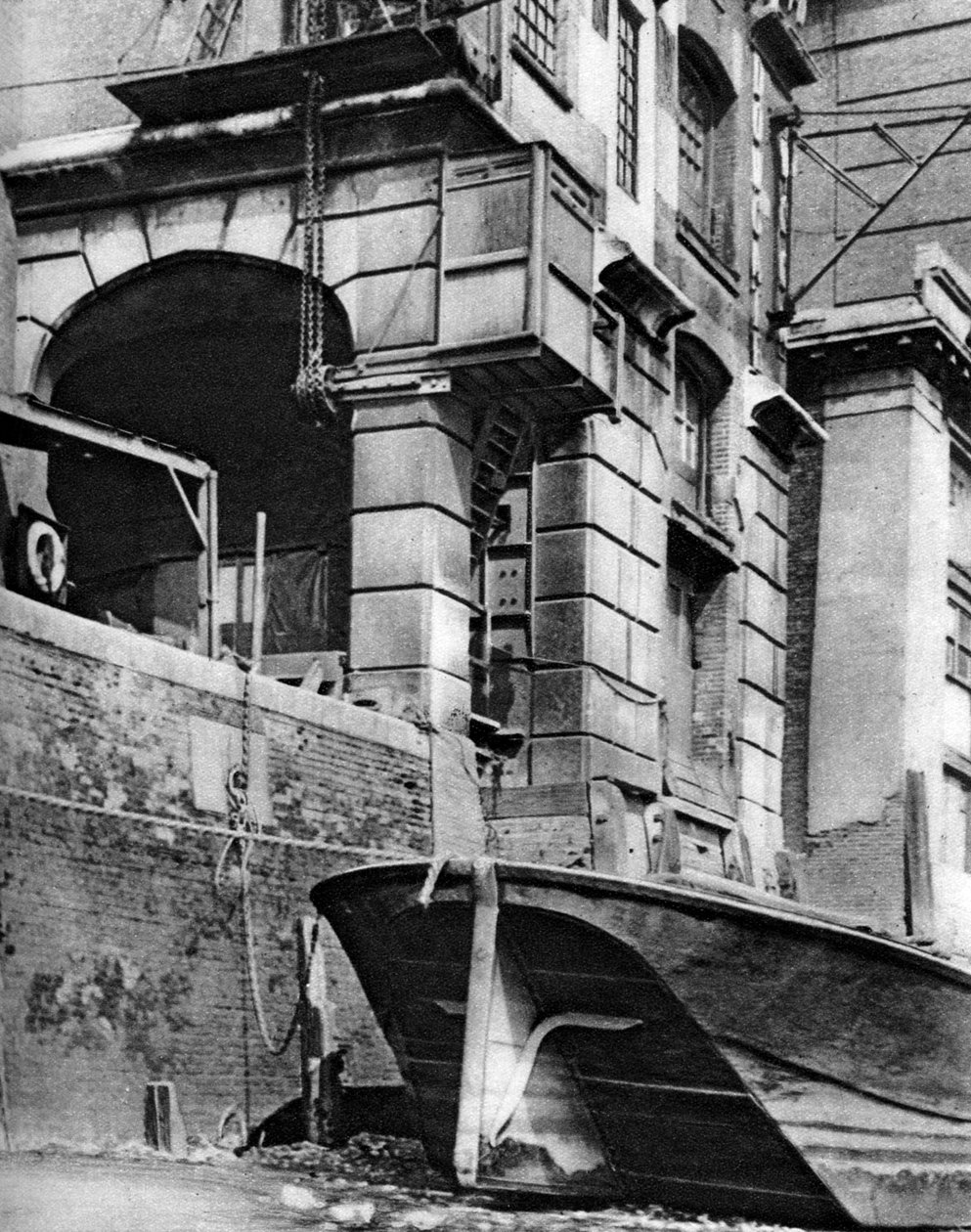 1926-1927年，佳能街车站附近泰晤士河畔的城市商厦的残余物 作者 帕特森