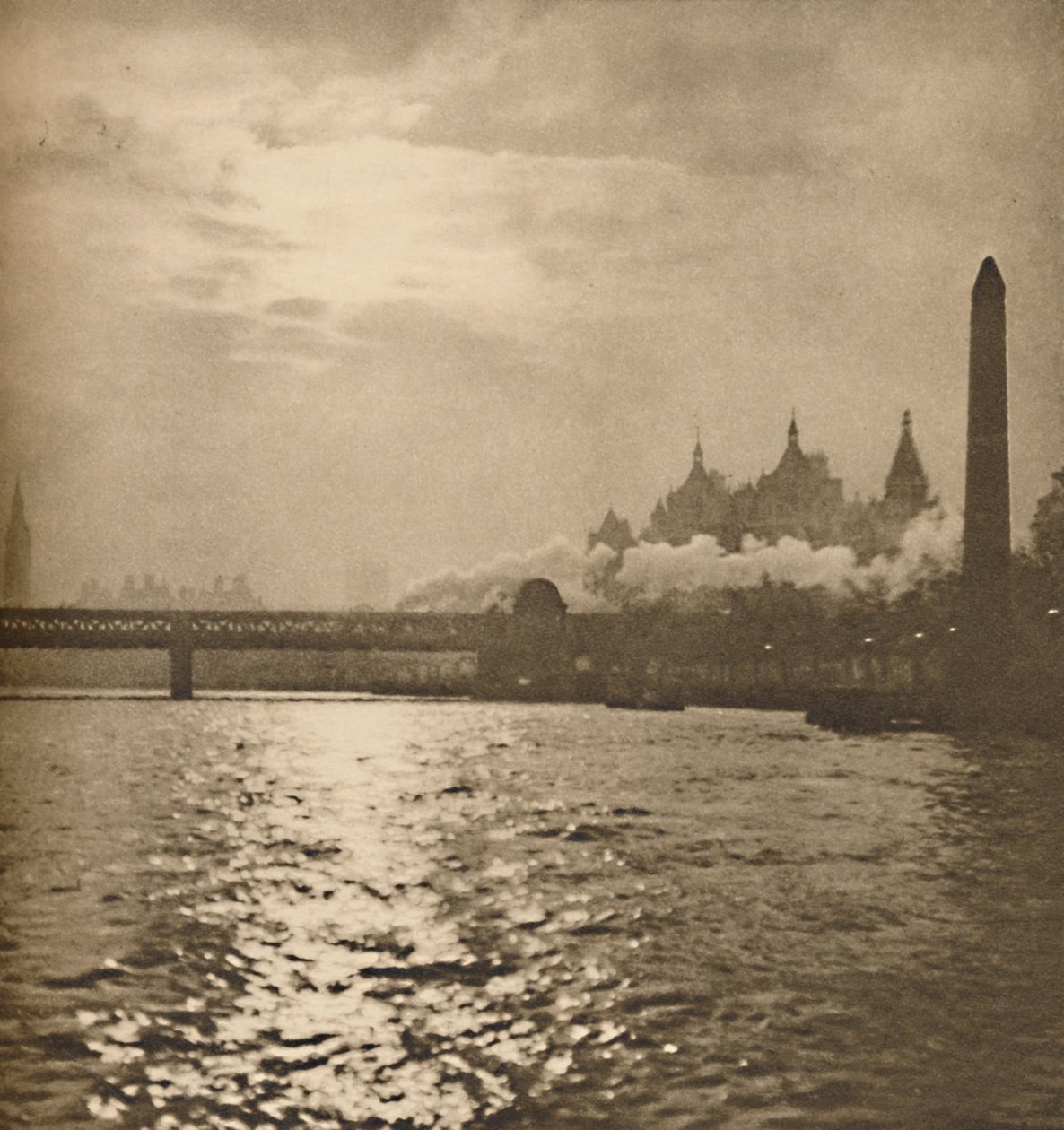 通往多佛的铁路过河的地方，c1935年。 作者 帕特森