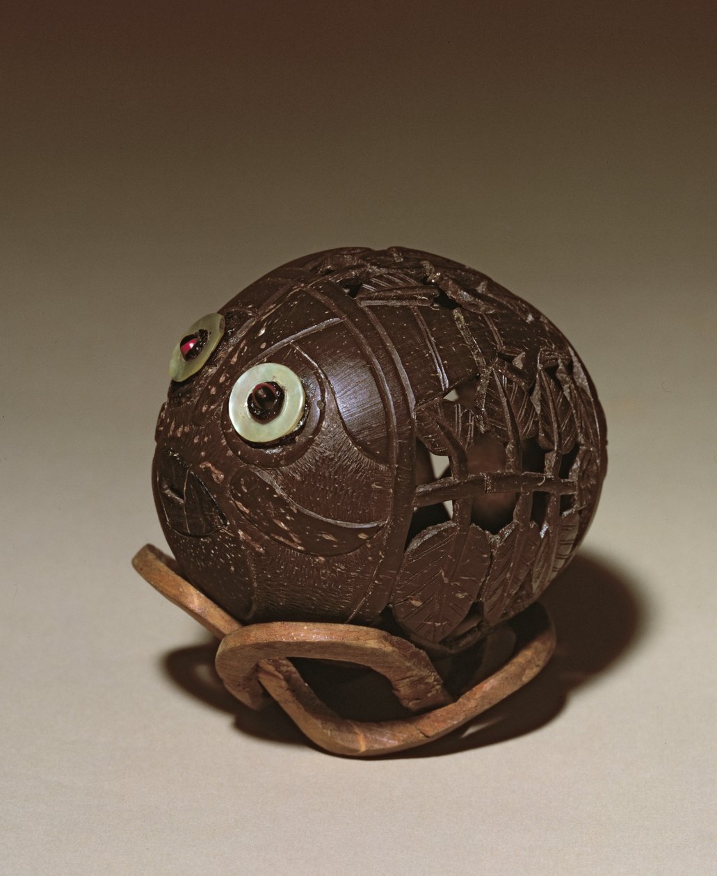 椰子雕刻成一张脸，c.1895 作者 保罗·高更