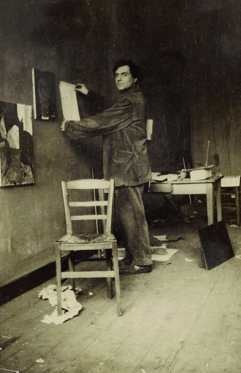 Amedeo Modigliani in his studio, c.1915 (b/w photo) 作者 保罗·纪尧姆