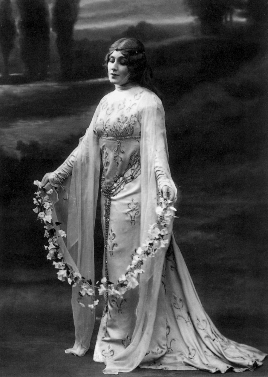 玛格丽特·卡雷 (Marguerite Carre) 在克劳德·德彪西 (ClaudeDebussy) 于 1911 年创作的歌剧《佩利亚斯与梅丽桑德》中饰演梅丽桑德，摄影：Paul Nadar 作者 保罗·纳达尔